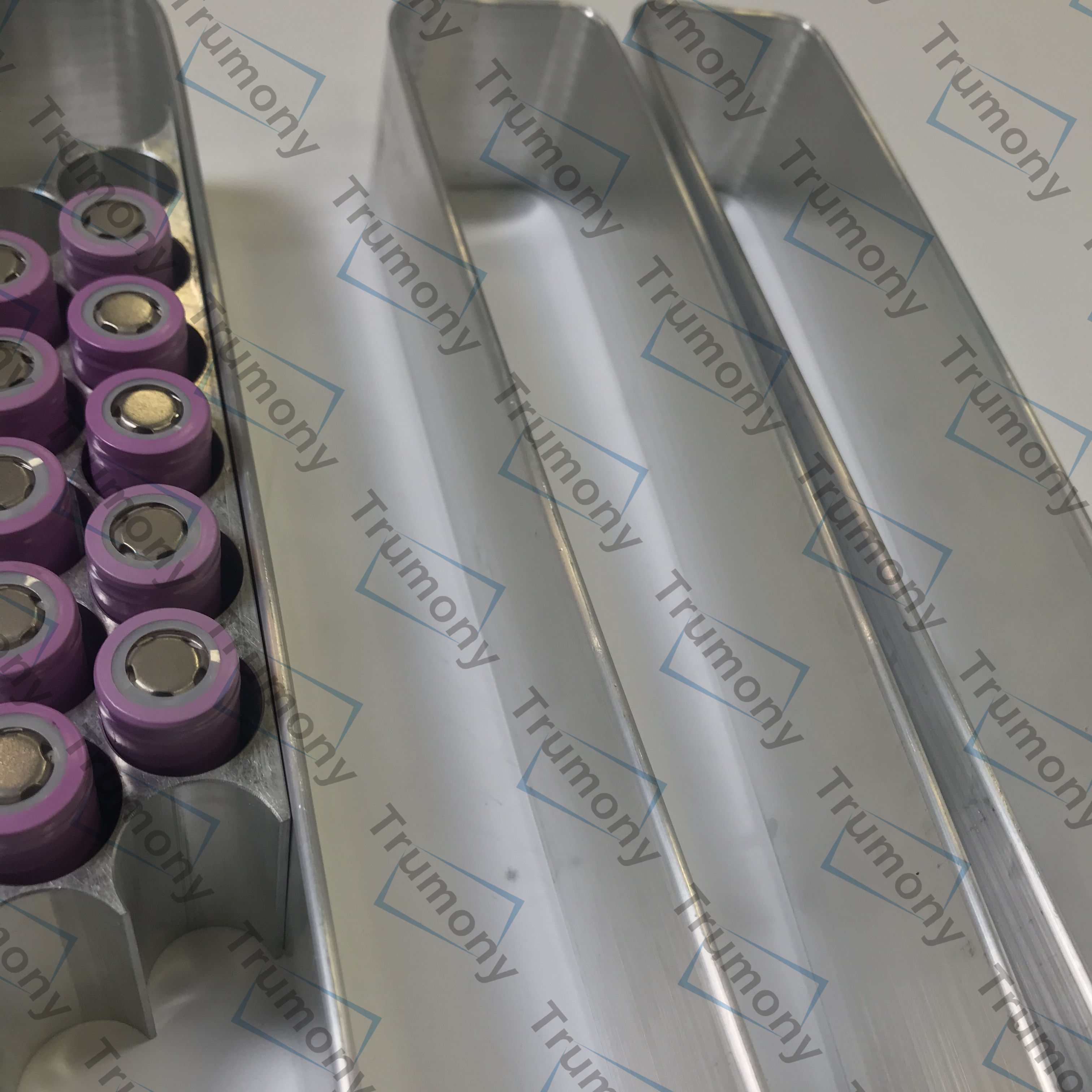 Battery cooling plate (78)