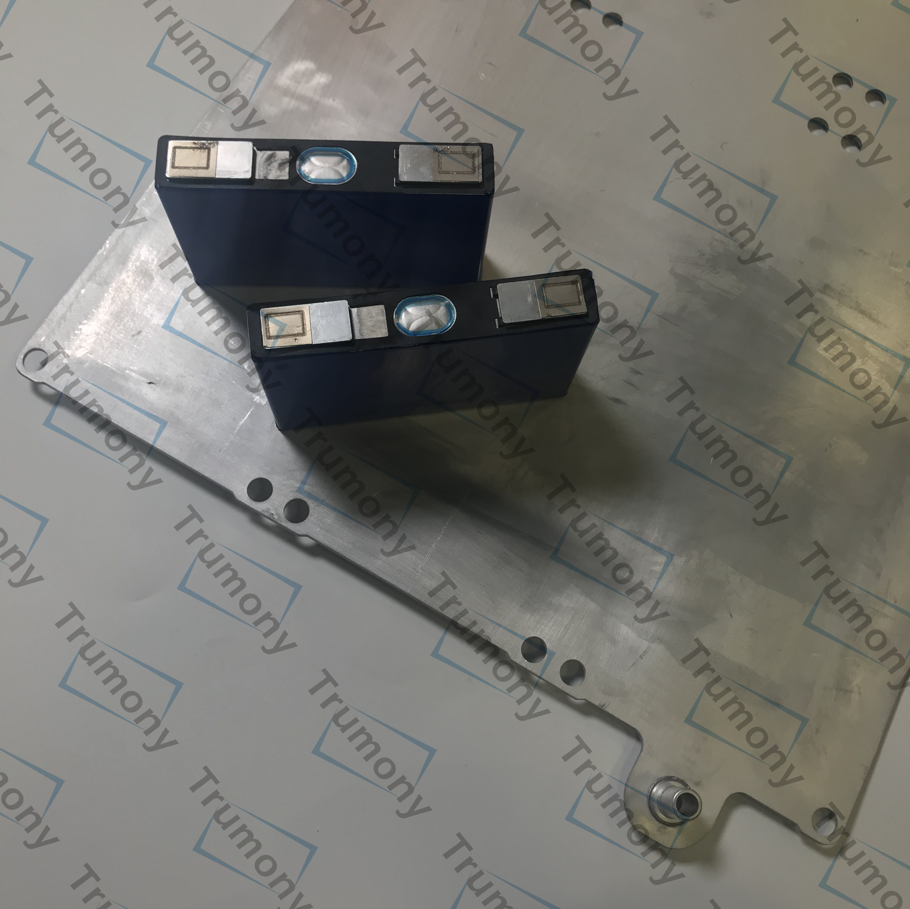 Battery cooling plate (44)